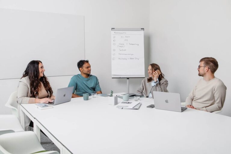 Vier Personen während eines BEM-Seminars von GIB21